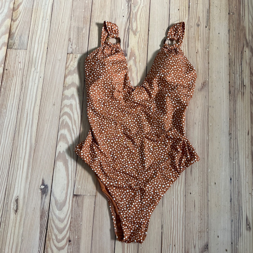 Sanctuary Swim Lion Rust Brown Polka Dot One Piece Swimsuit O-Ring V-Neck Medium
